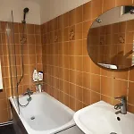 2 Pieces , 2 Lits De 2 Places