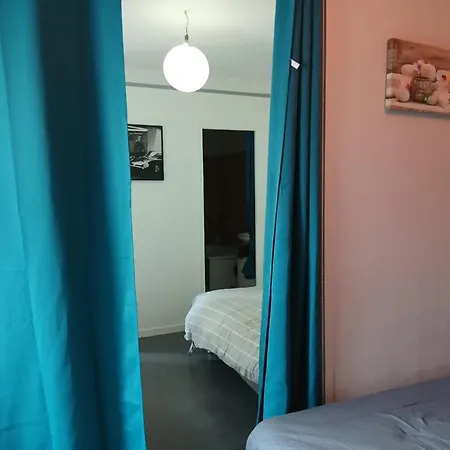 2 Pieces , 2 Lits De 2 Places